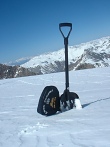 Sněhová skládací lopata v Alpách
